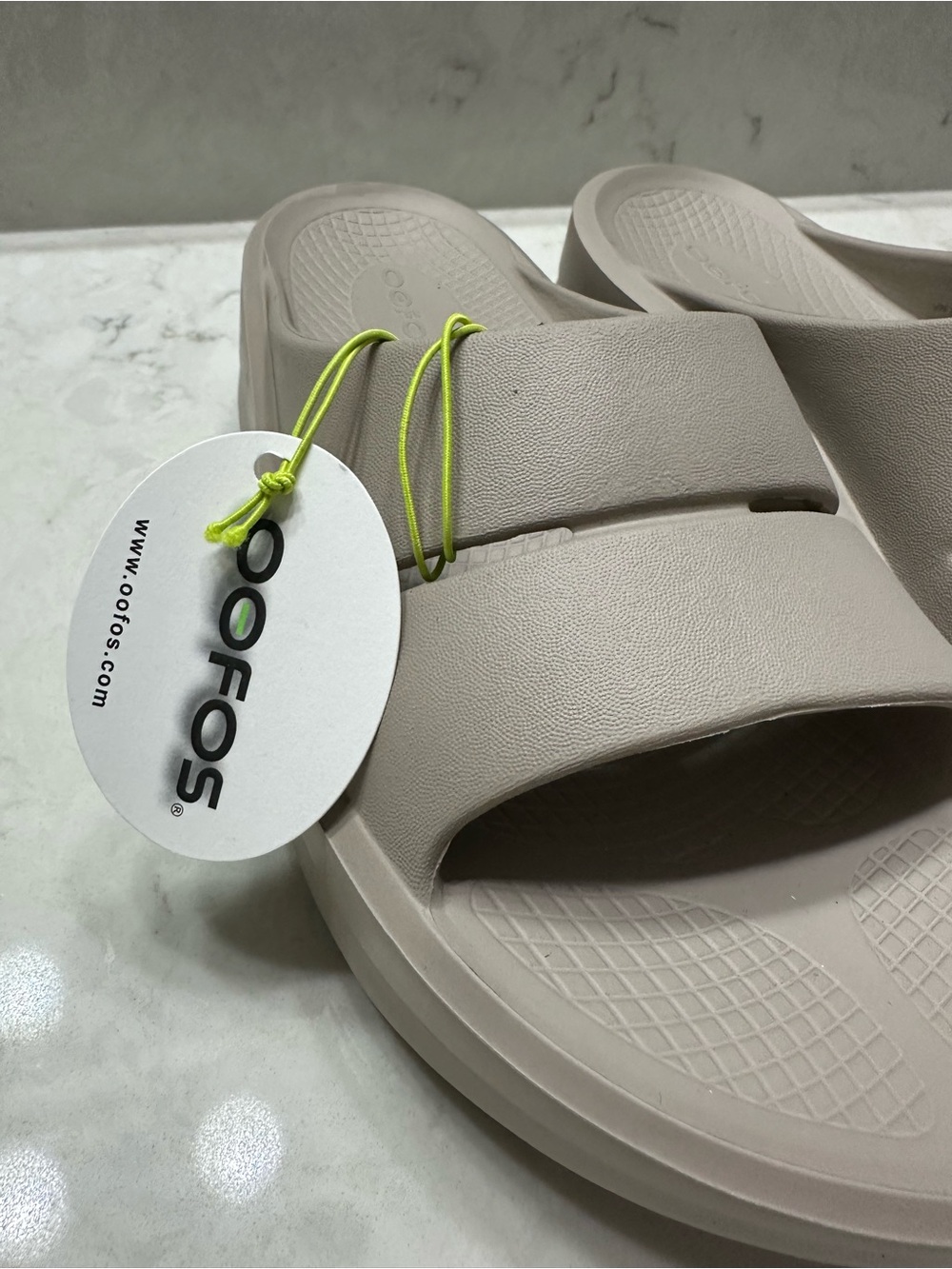 OOFOS Women's Beige Slide Sandals - Lightweight Comfort, NWT size 9 - Picture 2 of 8